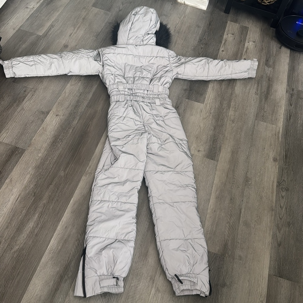 Snowsuit - Picture 8 of 9